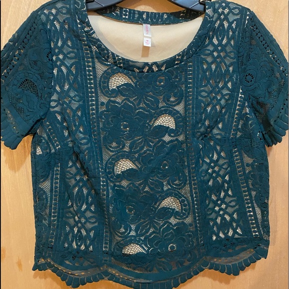 Lace crop top - Picture 1 of 3